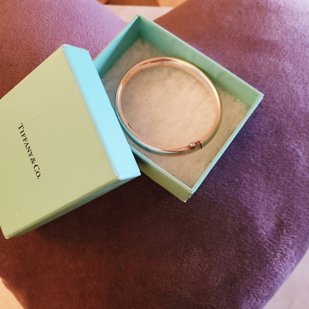 Tiffany & Co sterling hinged bangle bracelet. Vintage.